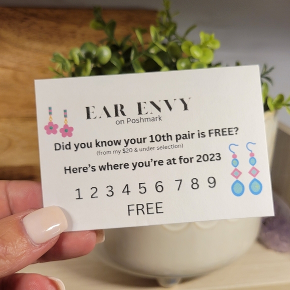 🔥LAST PAIR🔥 Ralphie Red Ryder Drop Earrings - Picture 6 of 6